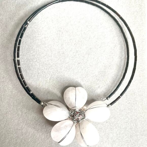 White Stone Floral Memory Wire Choker Necklace - Picture 3 of 3